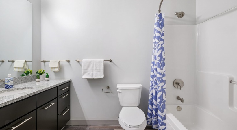 Bathroom bathroom with modern finishes